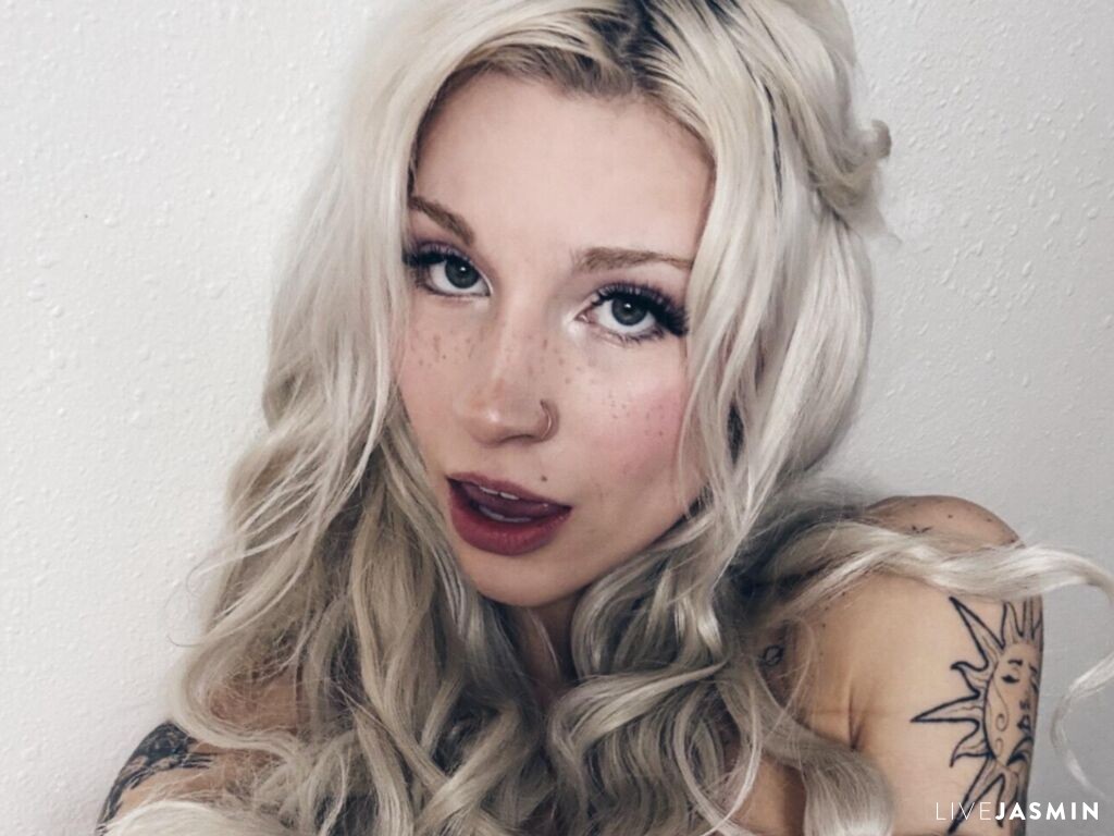 View AnnieAngel cam profile and live status