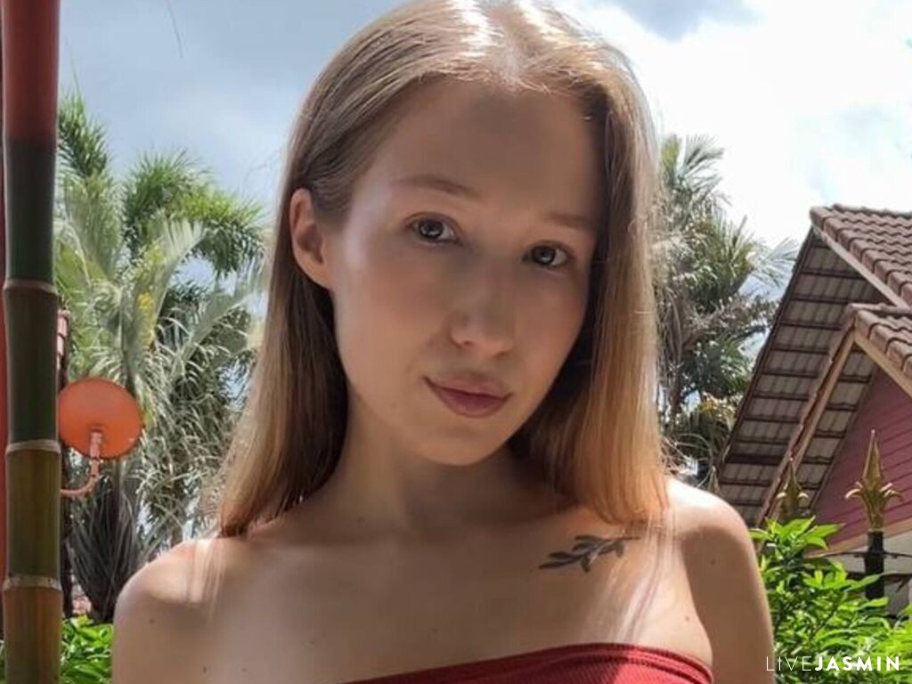AnnySolane model profile and live status