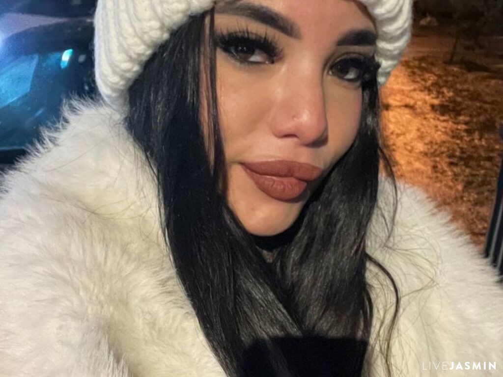 Browse AnoraCler live chat profile