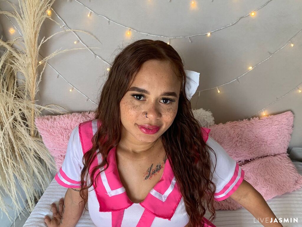 Cam girl profile image for AntonellaDilucas