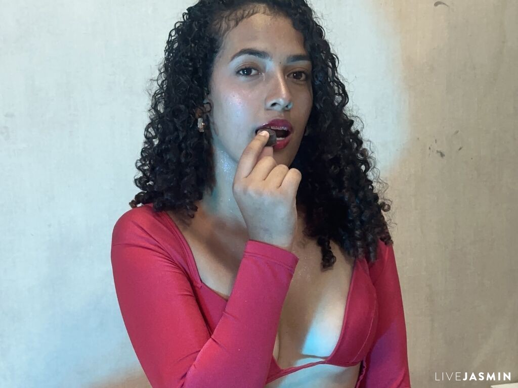 Cam girl profile image for AntonellaFerrer
