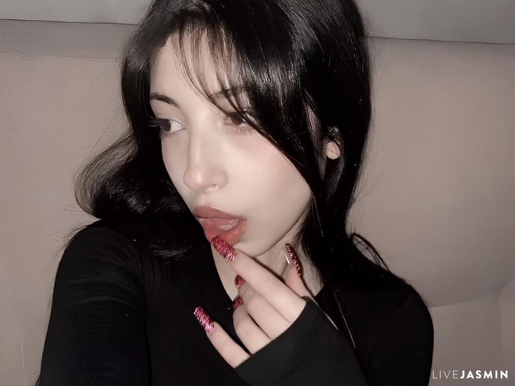 AntoninaSuh model profile and live status