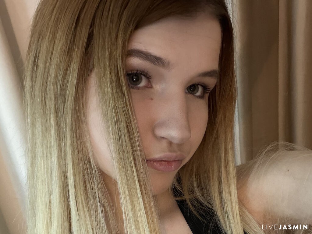 AraPosey LiveJasmin cam profile image