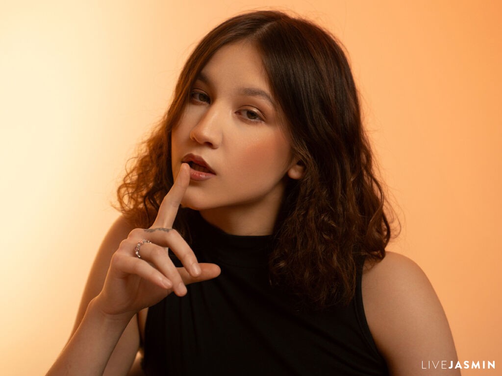AriaAlves model profile and live status