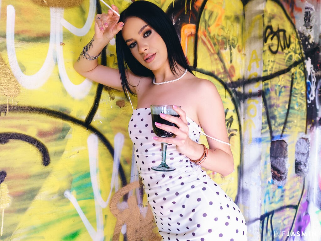 View AriaVex on AlwaysCamGirls