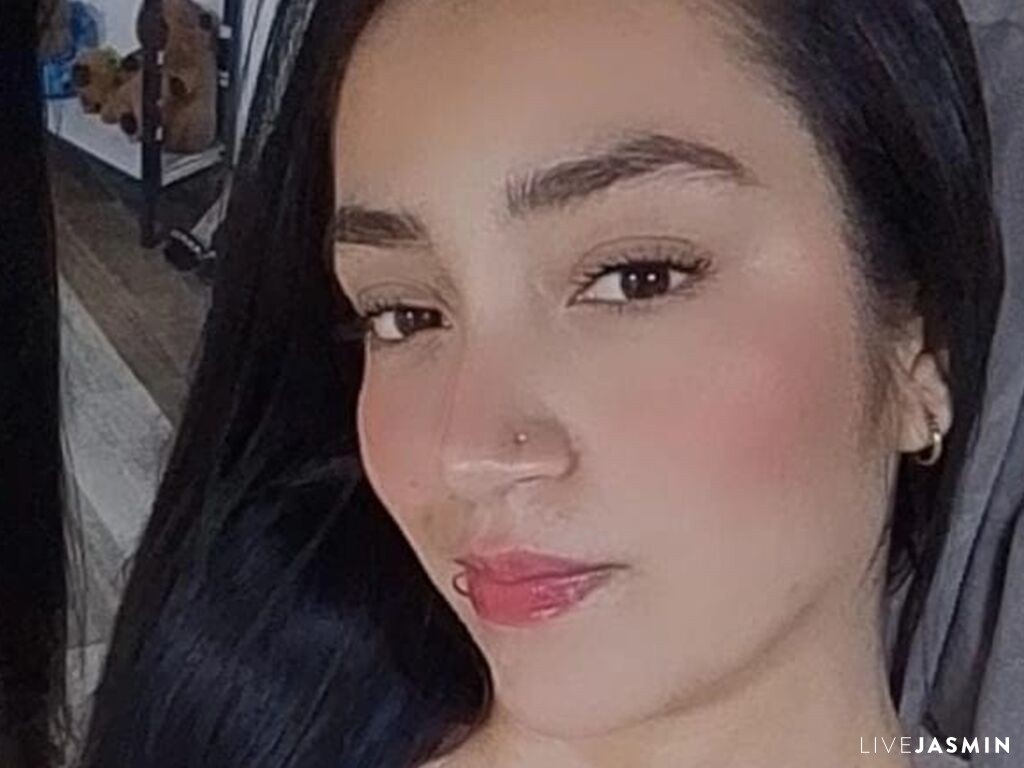 Browse AriahBlack live chat profile