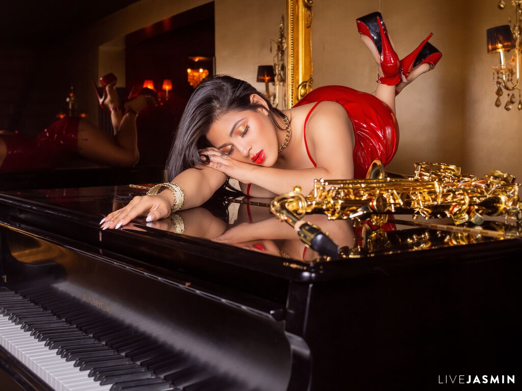 View ArielPresston cam profile and live status