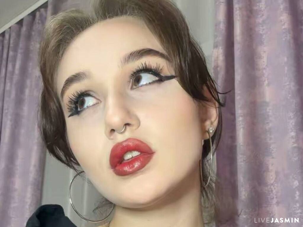 AureliaDeperte model profile and live status