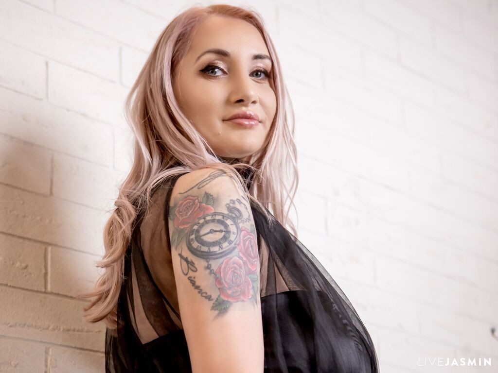 View Ayana live cam profile