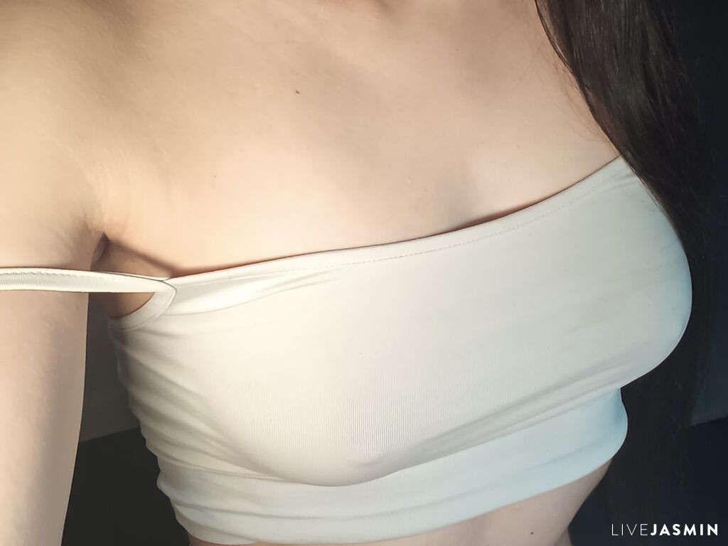 Browse Aylona live chat profile