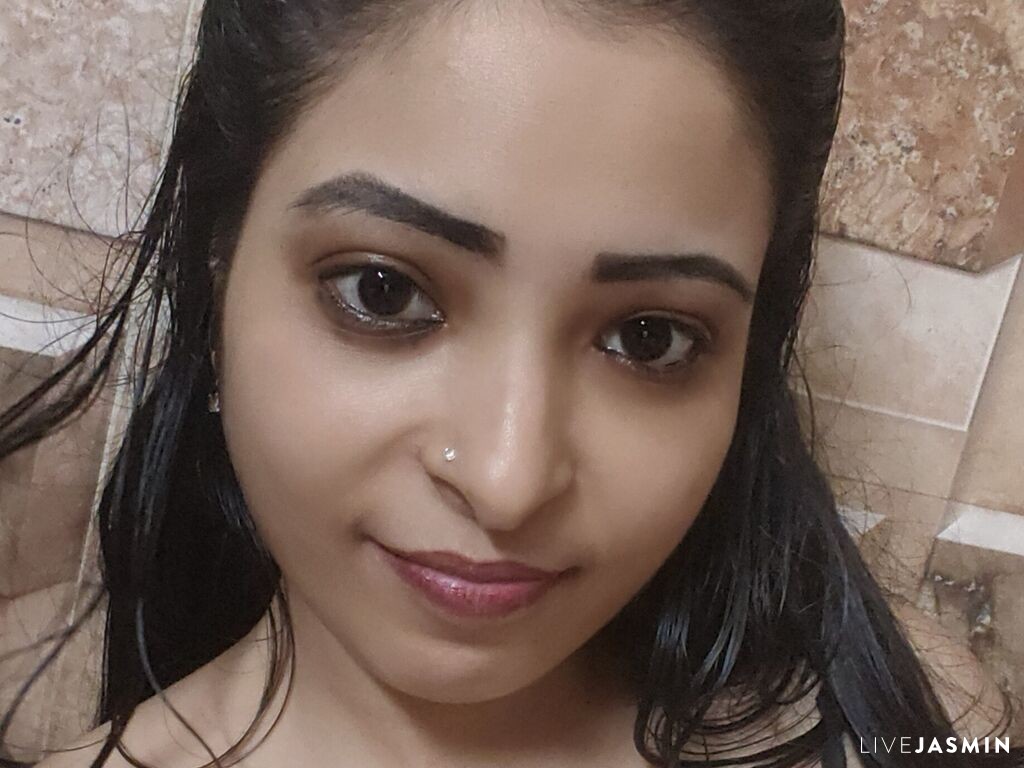 Ayushimondal LiveJasmin model profile