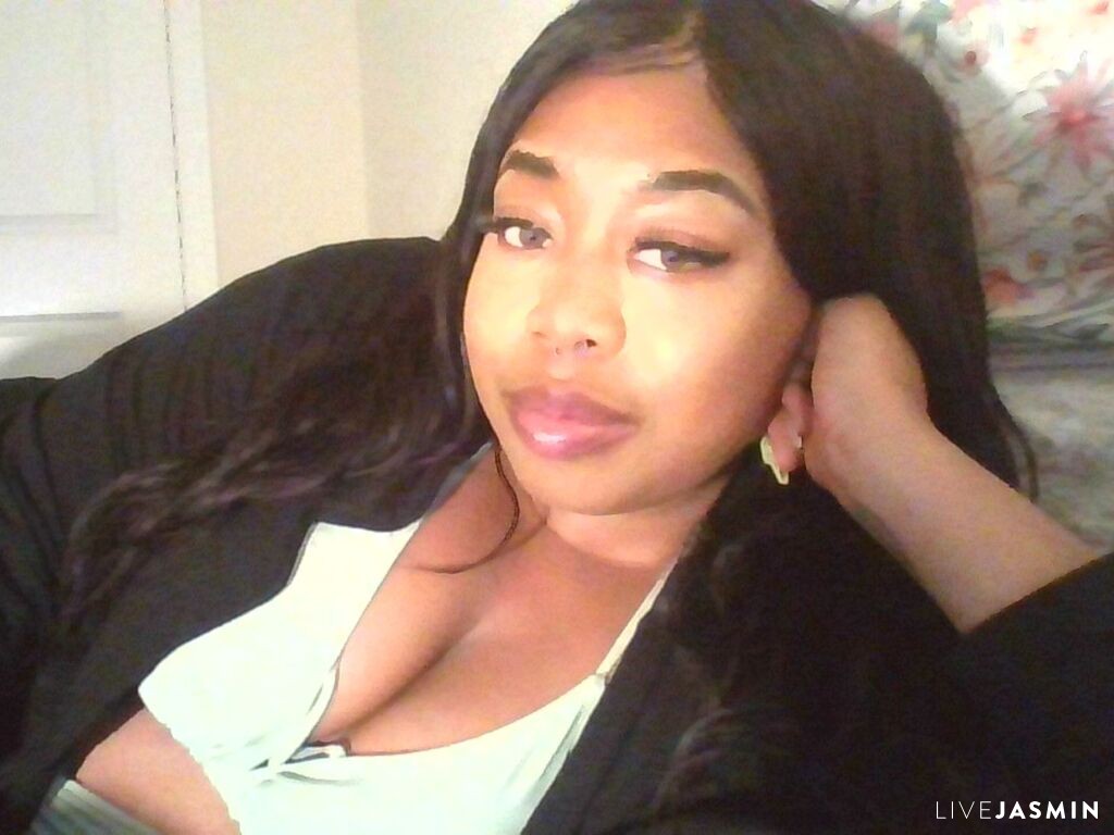 Browse angeliquebelcali live chat profile