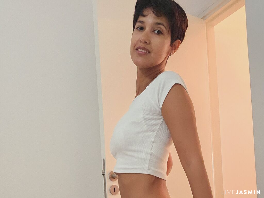View BabiMina live cam profile