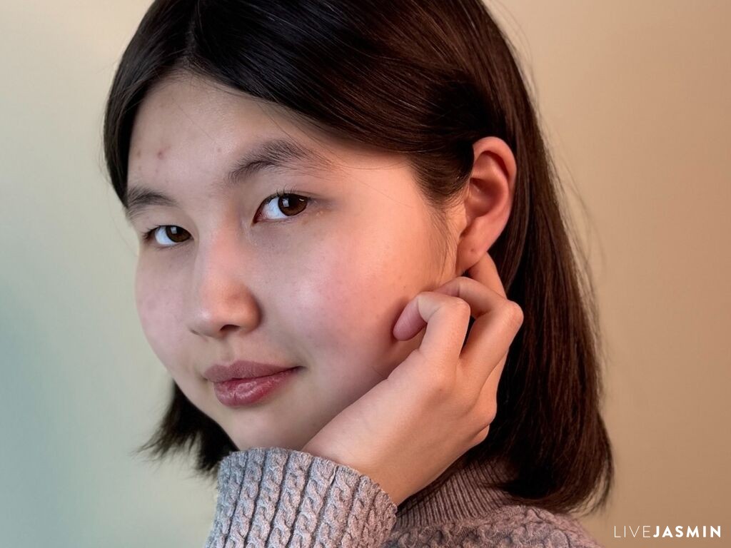 BarbraDavion model profile and live status