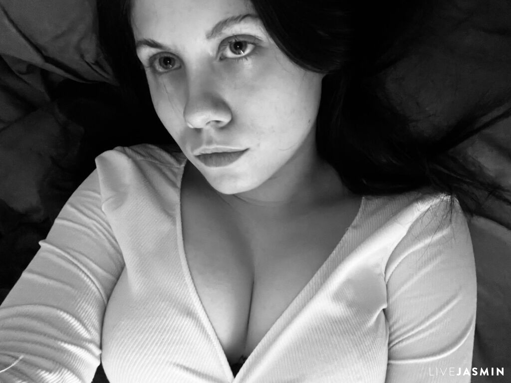Browse BelaWink live chat profile