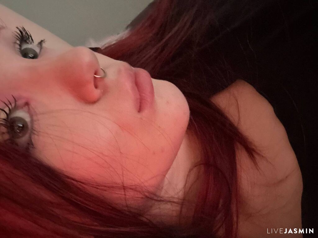 View BellaKimpinky live cam profile