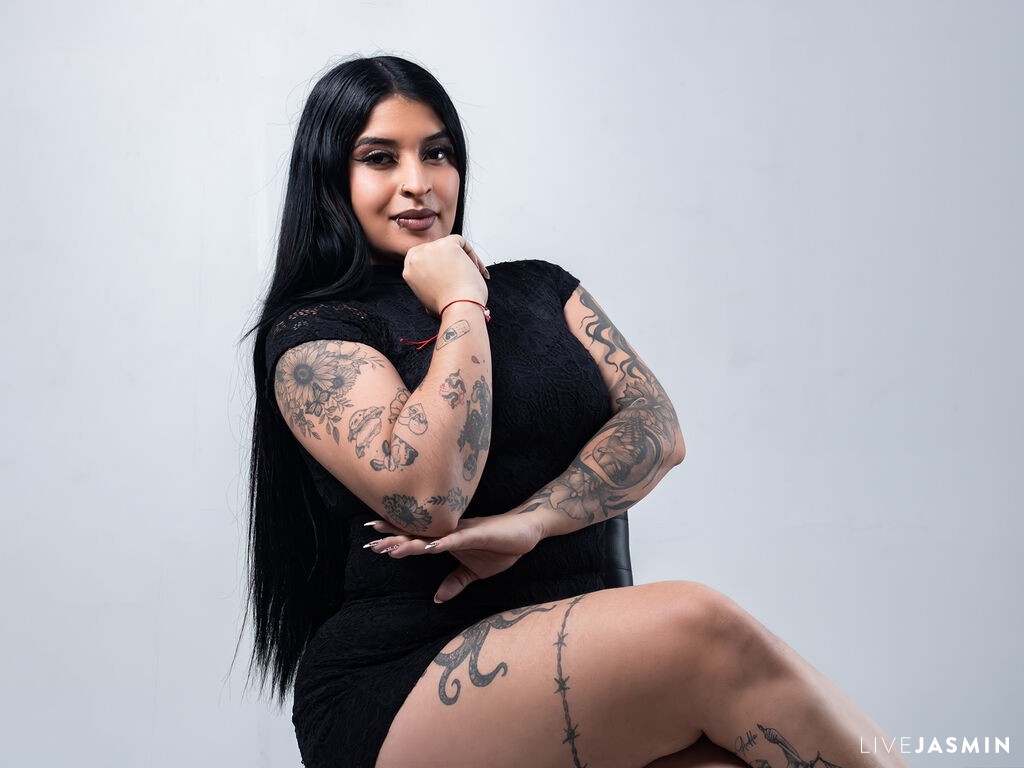 Cam girl profile image for BellaMonrow