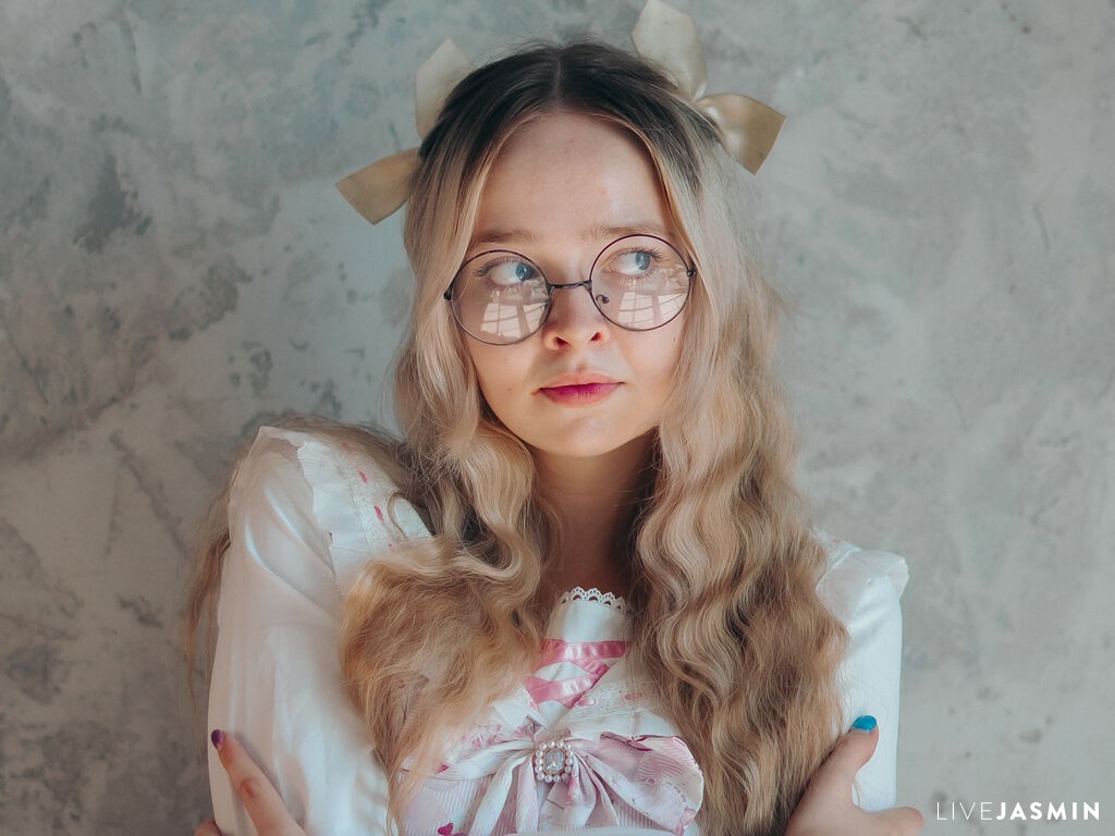 BellaMorley live chat profile