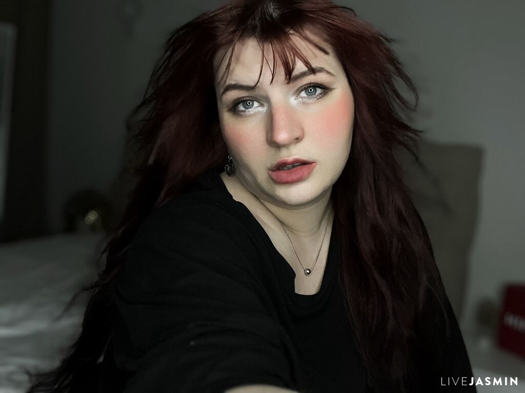 Browse BelladonnaRed live chat profile