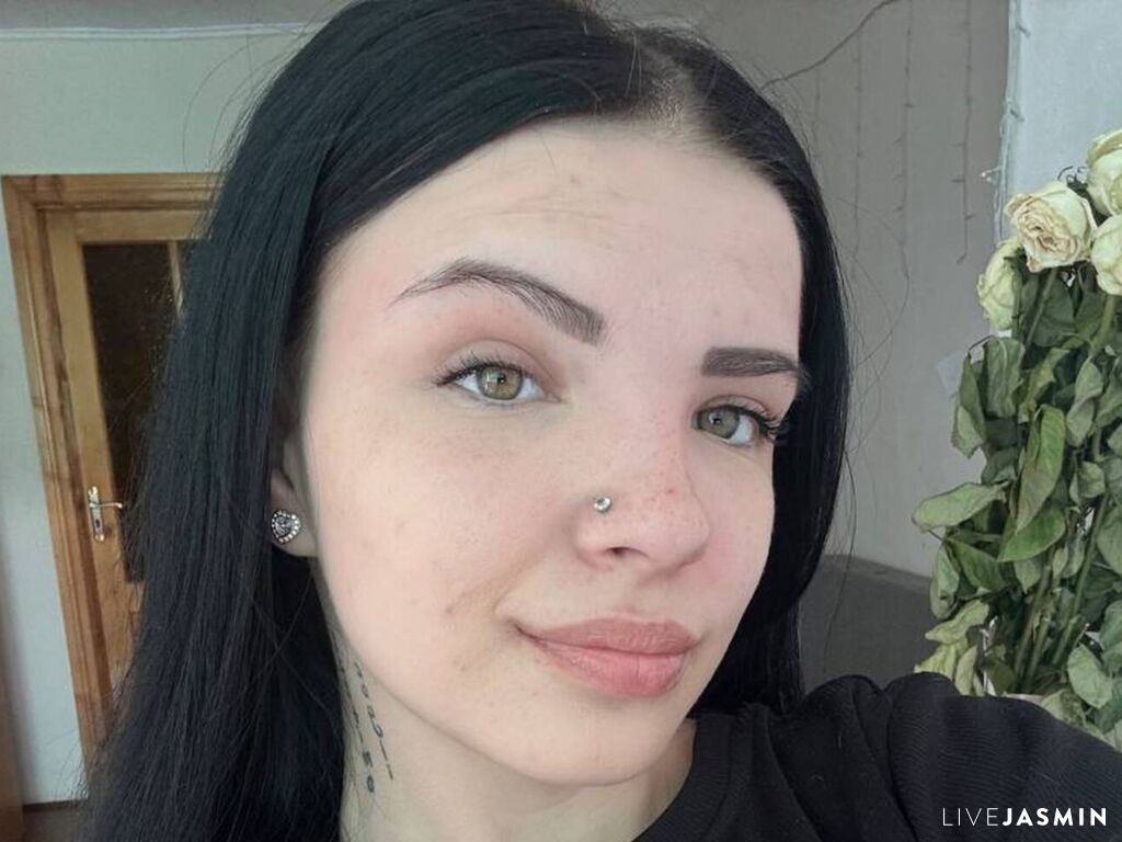 BelleSkelly model profile and live status