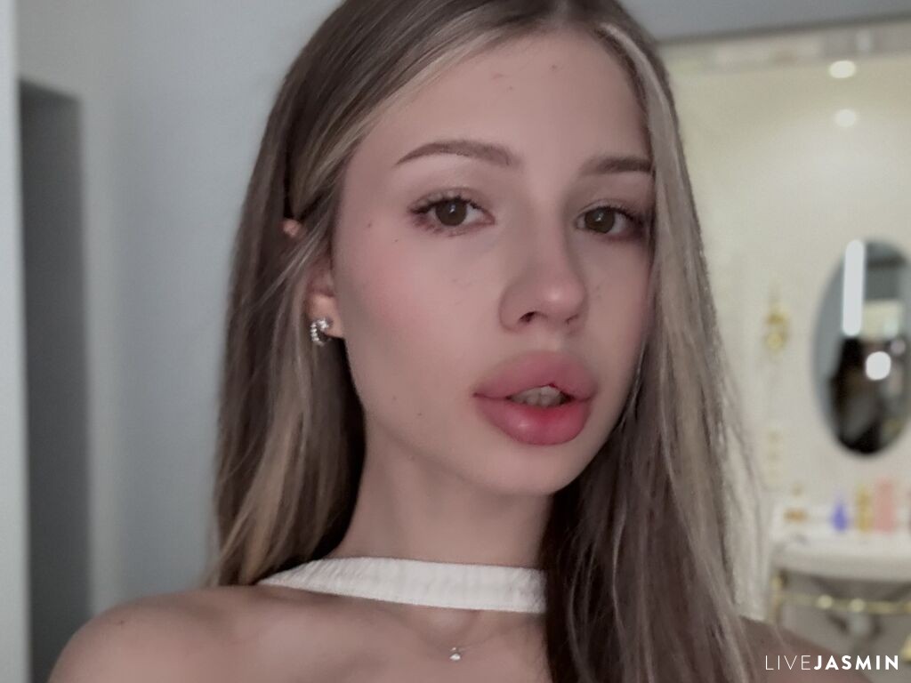 View BettyGram cam profile and live status