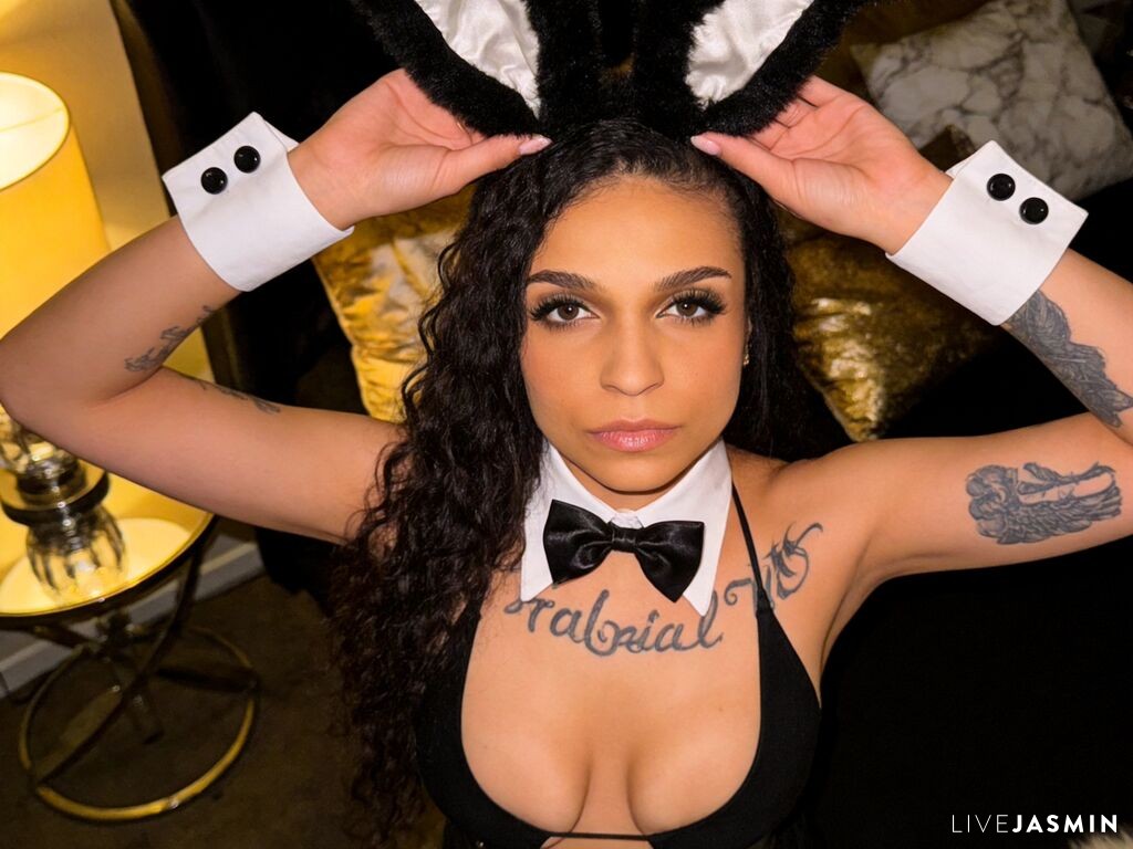View BiancaBell live cam profile