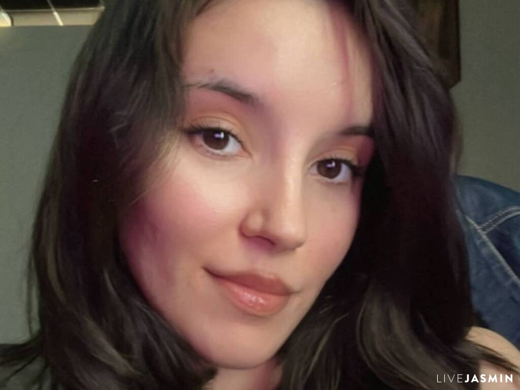 BirdieBirchett model profile and live status