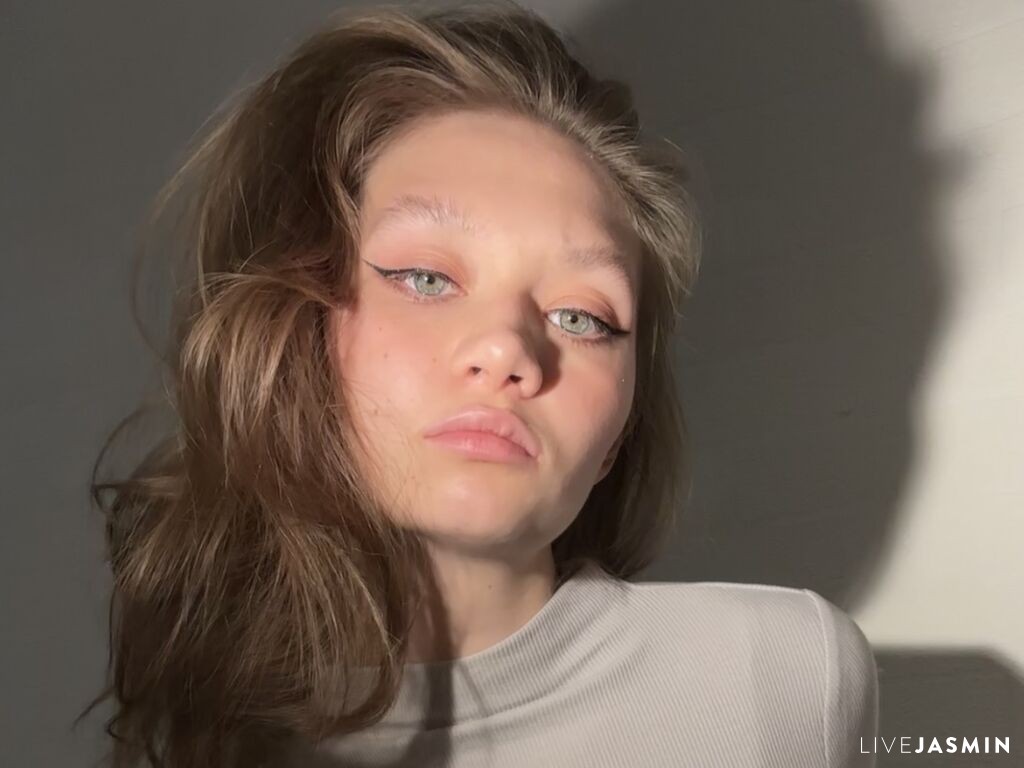 Cam girl profile image for BrandiLiedberg