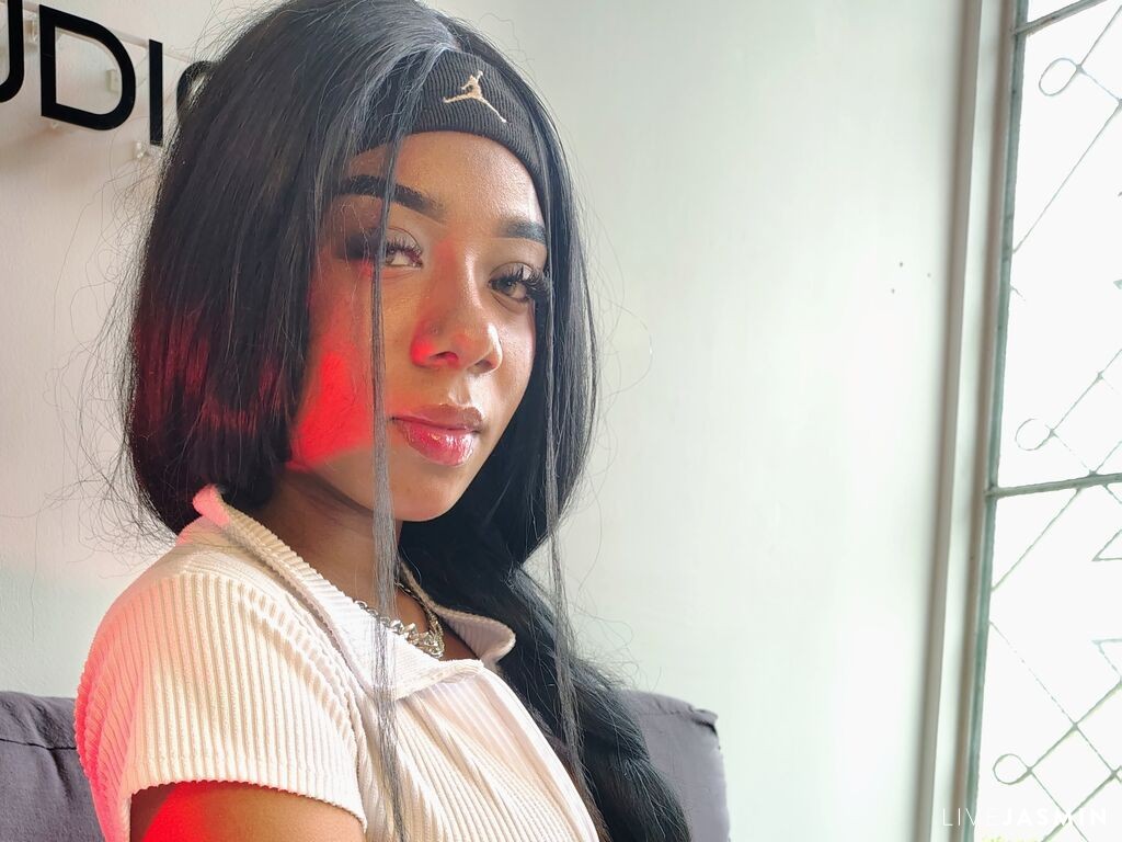 View BreendaJones live cam profile