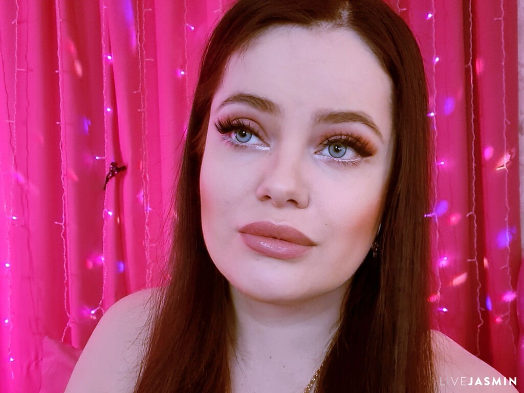 Cam girl profile image for BrennaDean