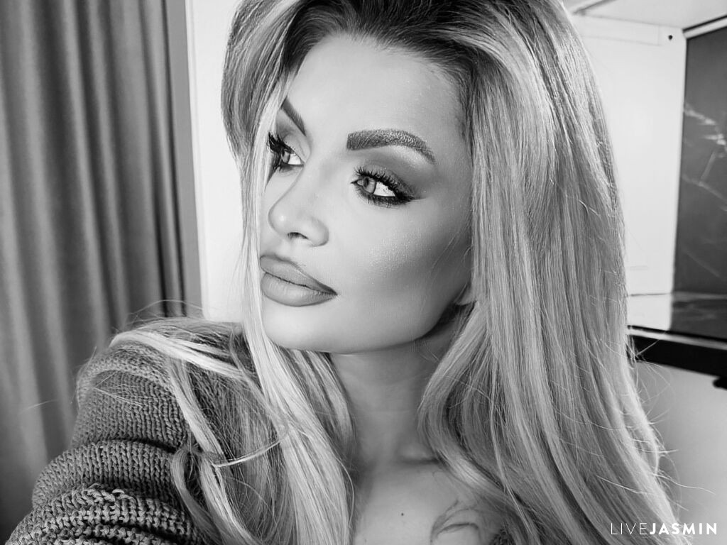 View BriannaReynold live cam profile