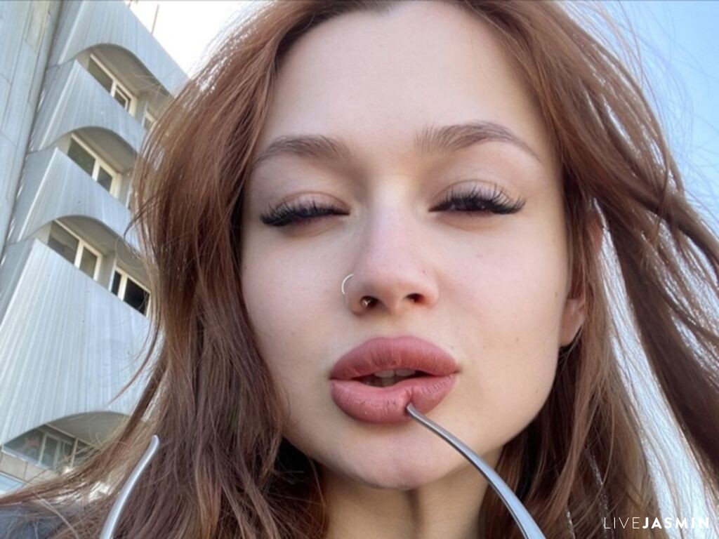 Cam girl profile image for BritniMencl