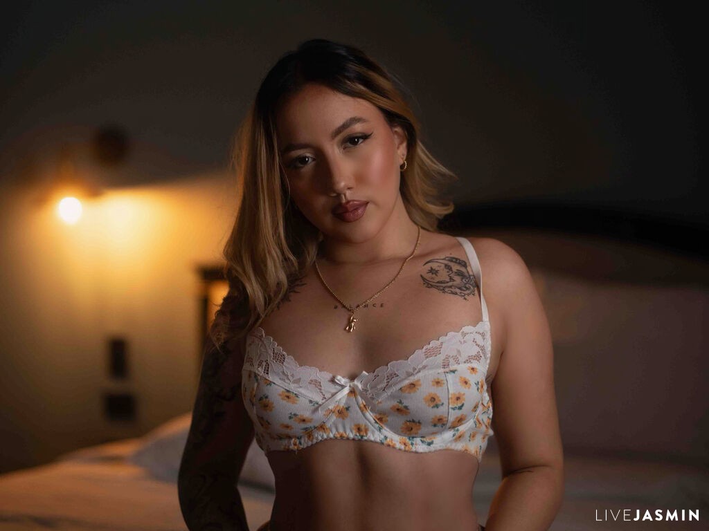 View BrittanyScott live cam profile