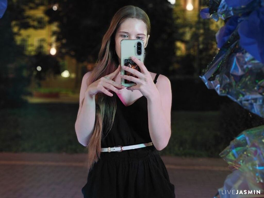 Browse CallieBarca live chat profile