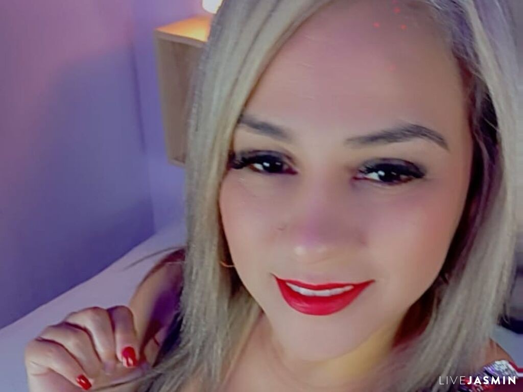 Profile photo for CamilaNoer