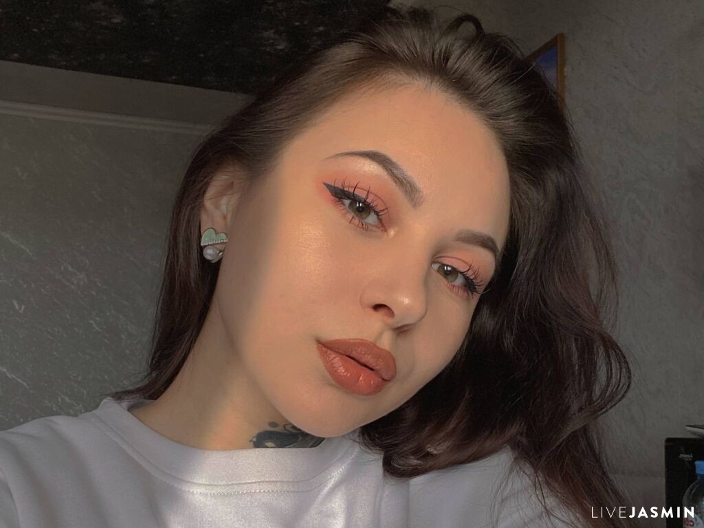 View CapriceHebets cam profile and live status
