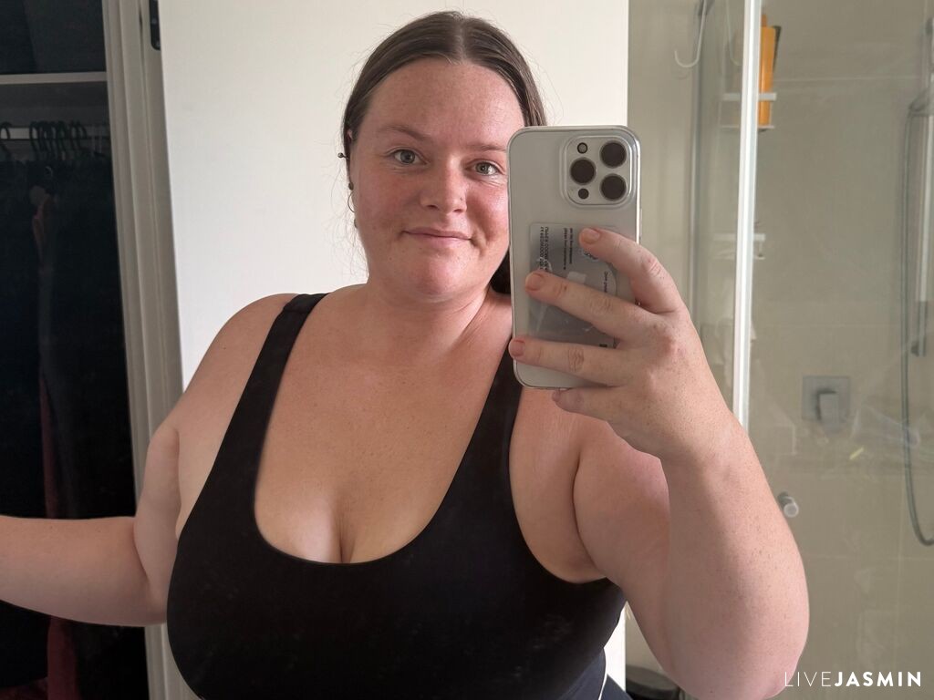 Carinabro model profile and live status