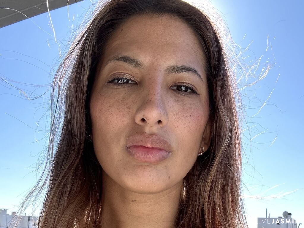 CarisimaVictoria model profile and live status