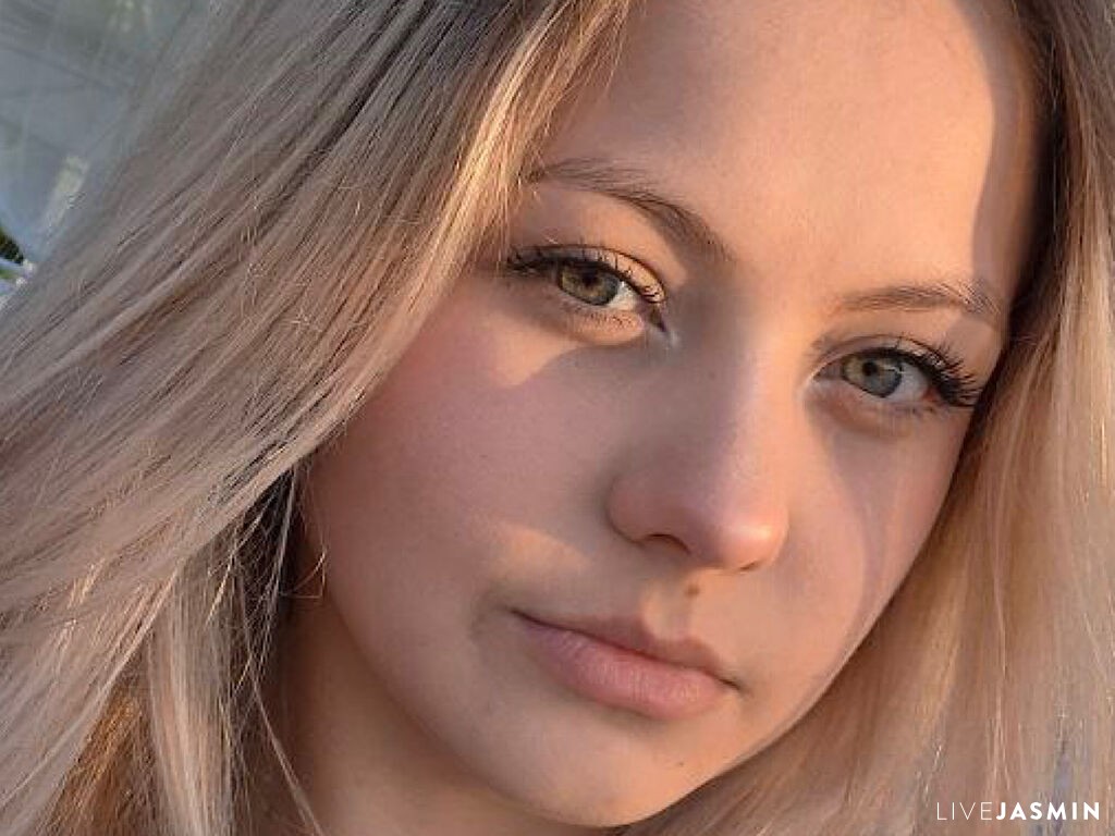 CarissaRolark model profile and live status