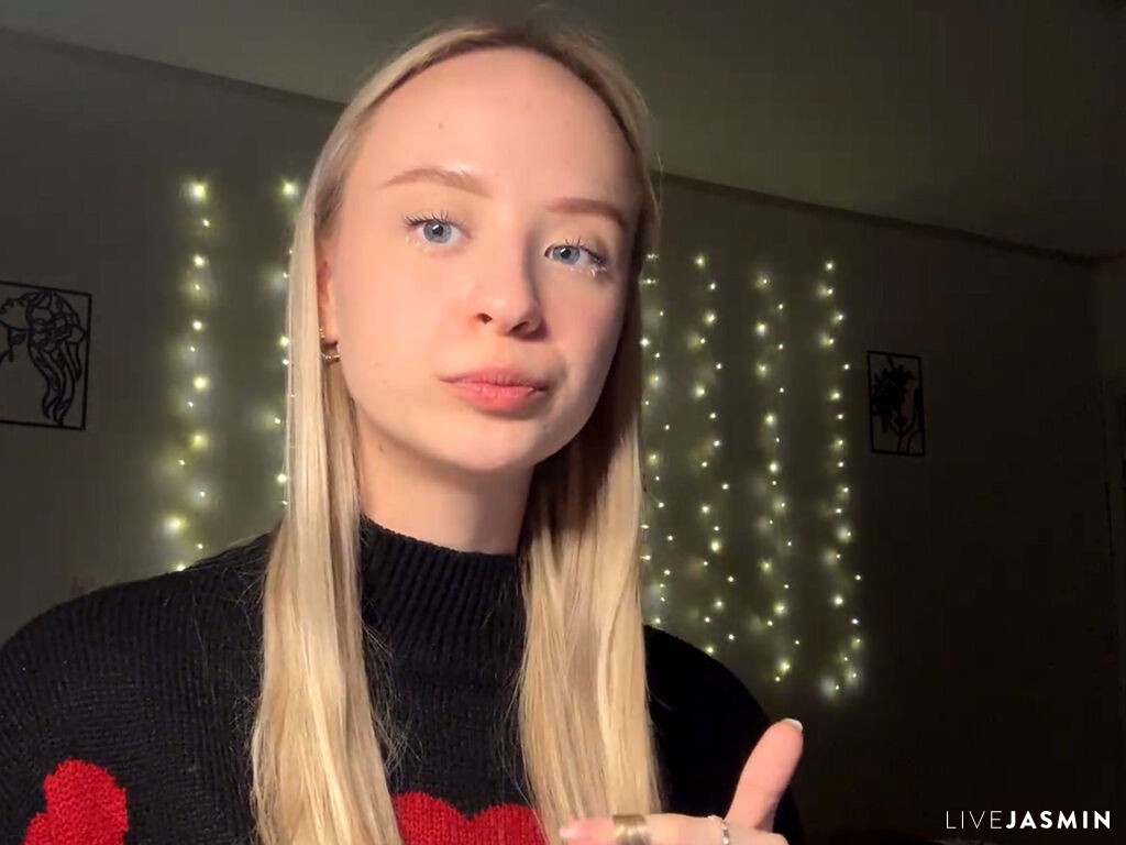 CarlottaMarx model profile and live status