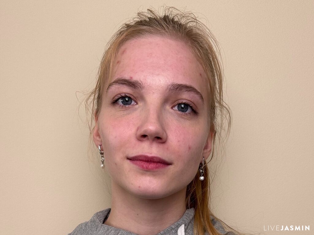 Featured LiveJasmin cam girl profile: CarmanChapmon
