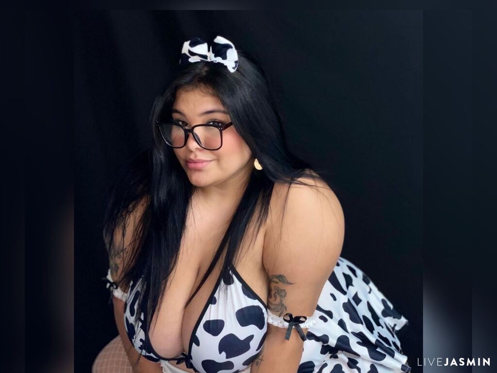 View CarolineSomers cam profile and live status