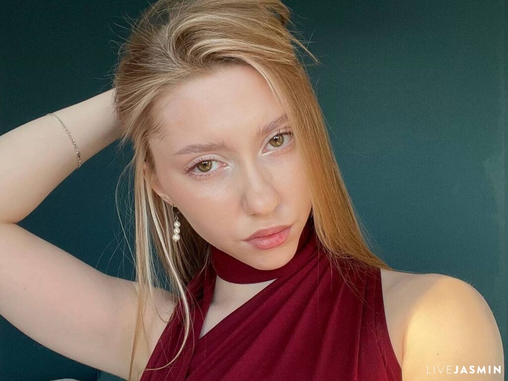 CarylonBenzer model profile and live status
