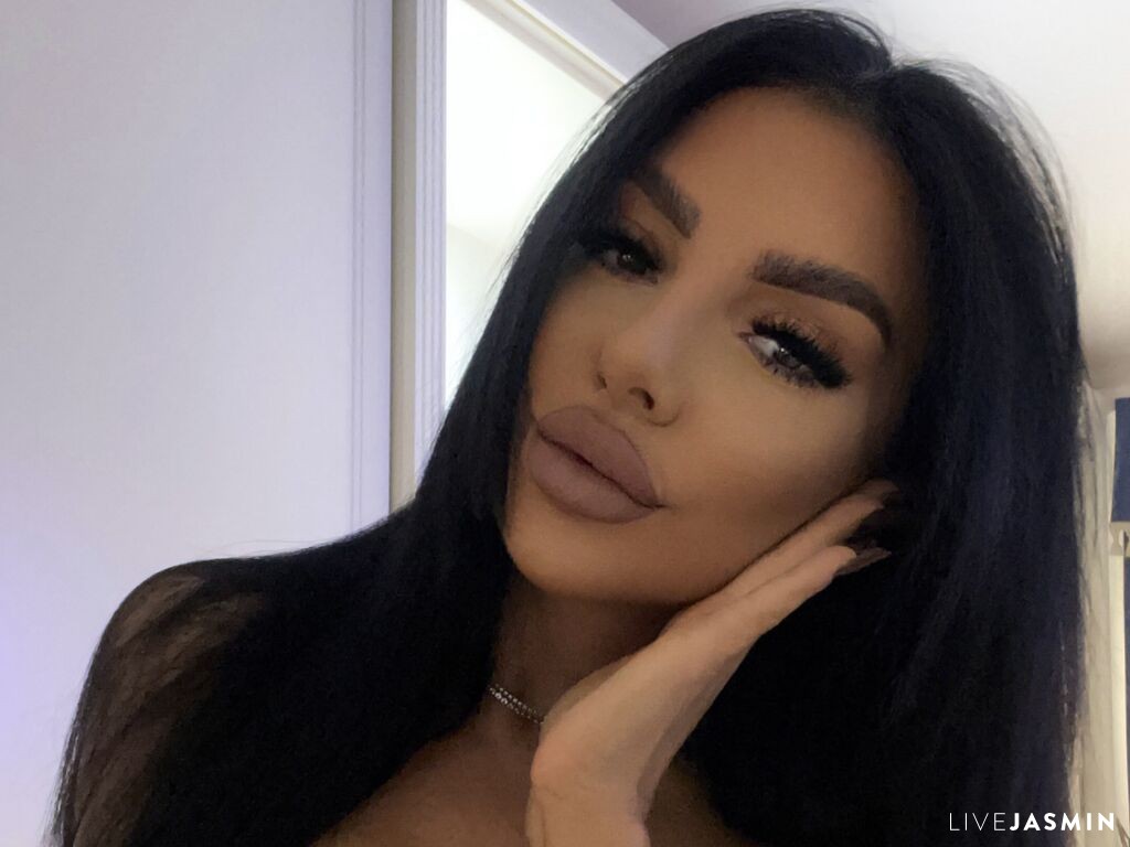 Browse CassandraLeon live chat profile