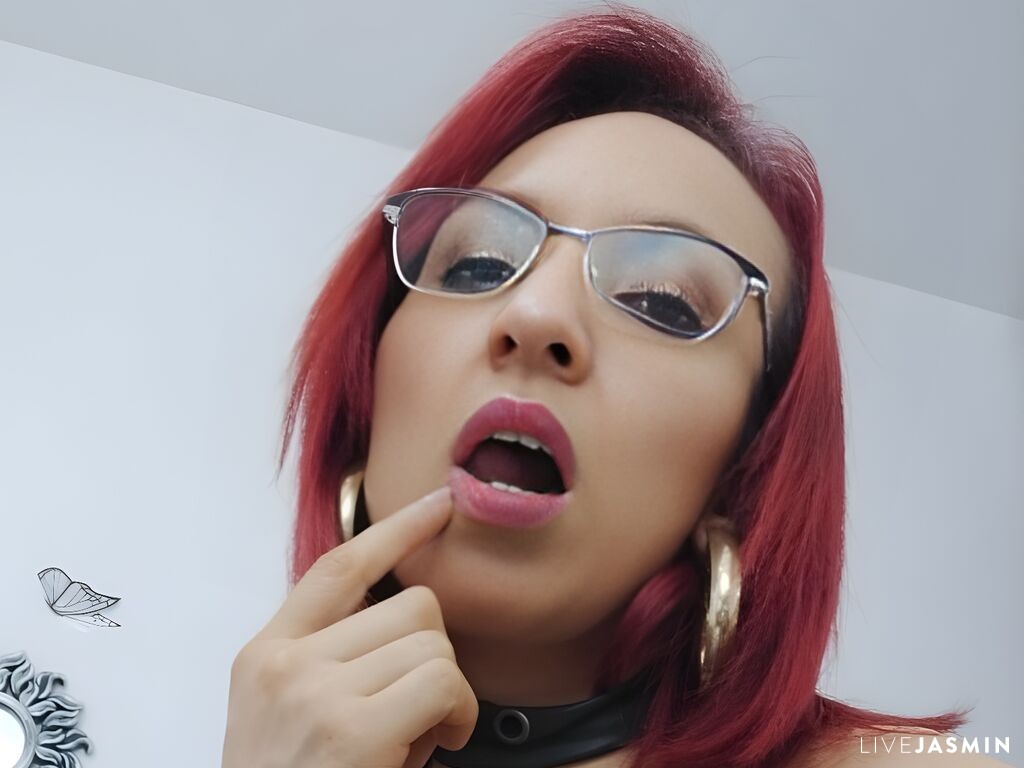 Cam girl profile image for CataAmor