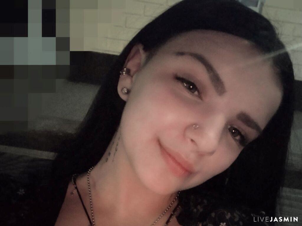 Browse CatalinaBetita live chat profile