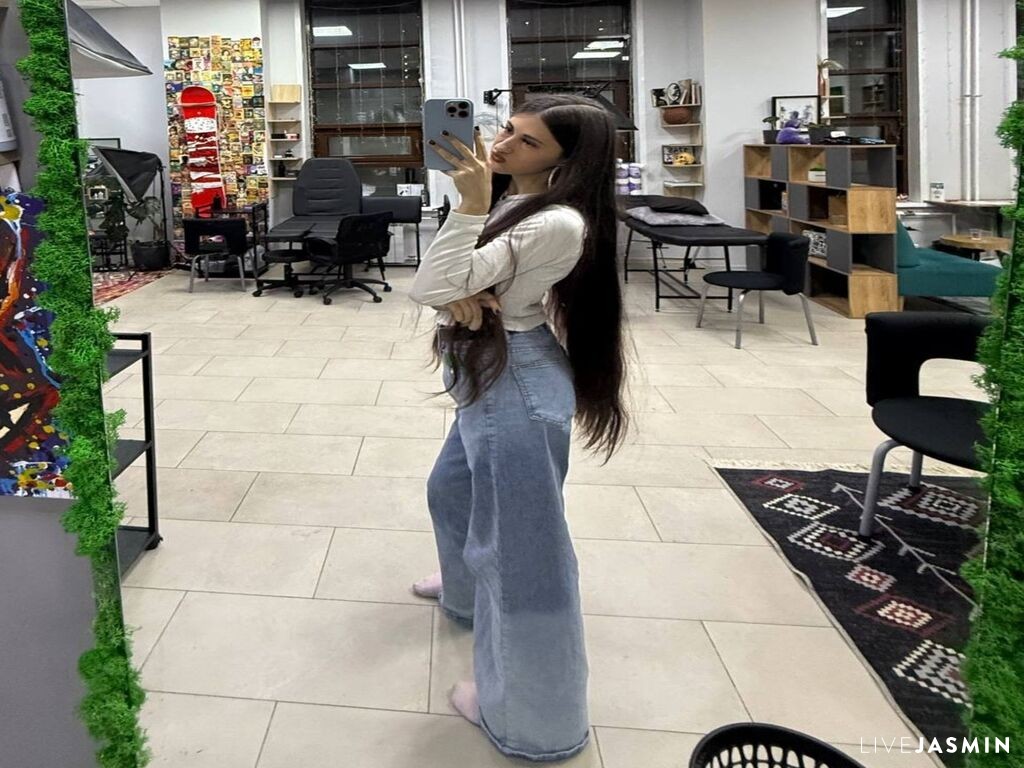 Cam girl profile image for CathrineBell
