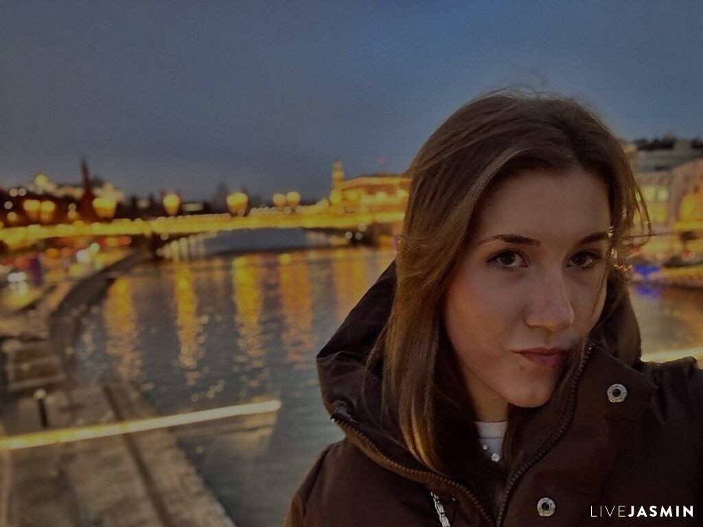 CaylinGarczynski model profile and live status
