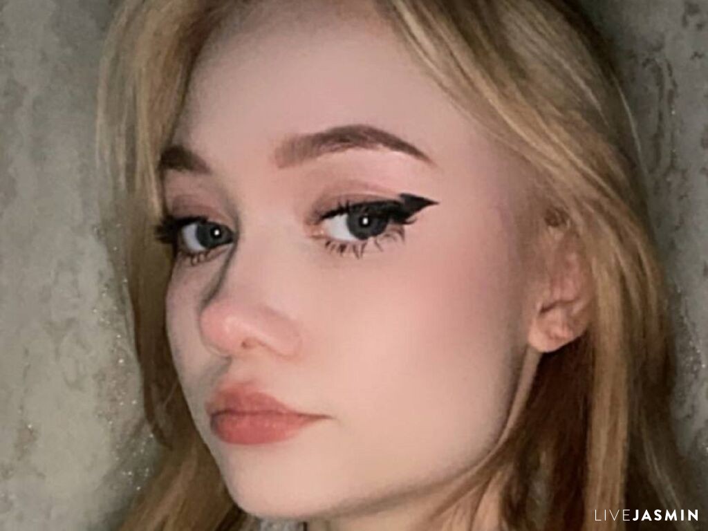 View CecilyBurnard live cam profile