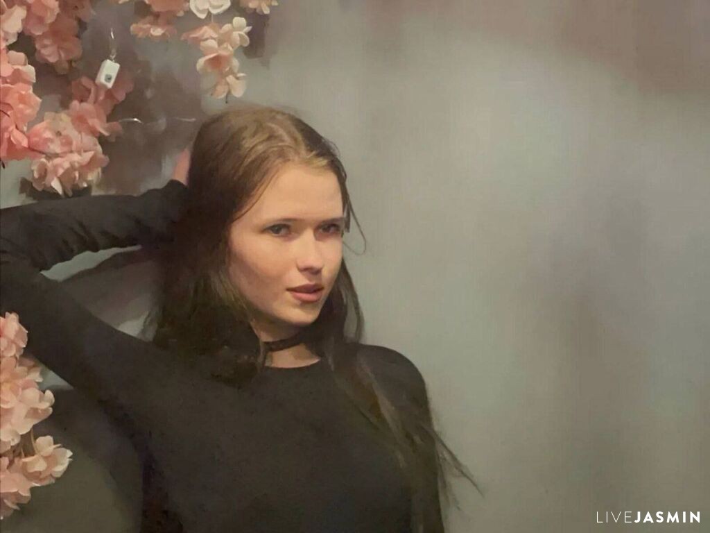 Live cam profile for CharisseChappel